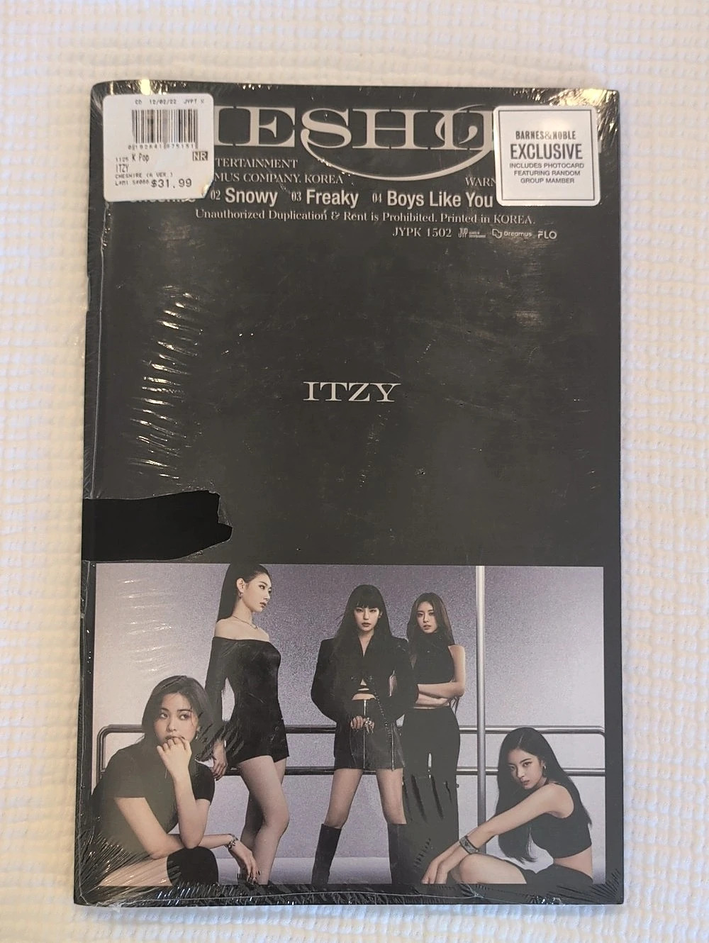 Sealed ITZY Cheshire Barnes & Noble album Standard Edition A Version